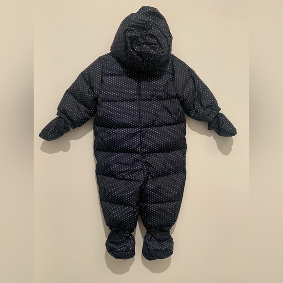 Gap one piece snowsuit size 6-12 months. - Picture 2 of 7